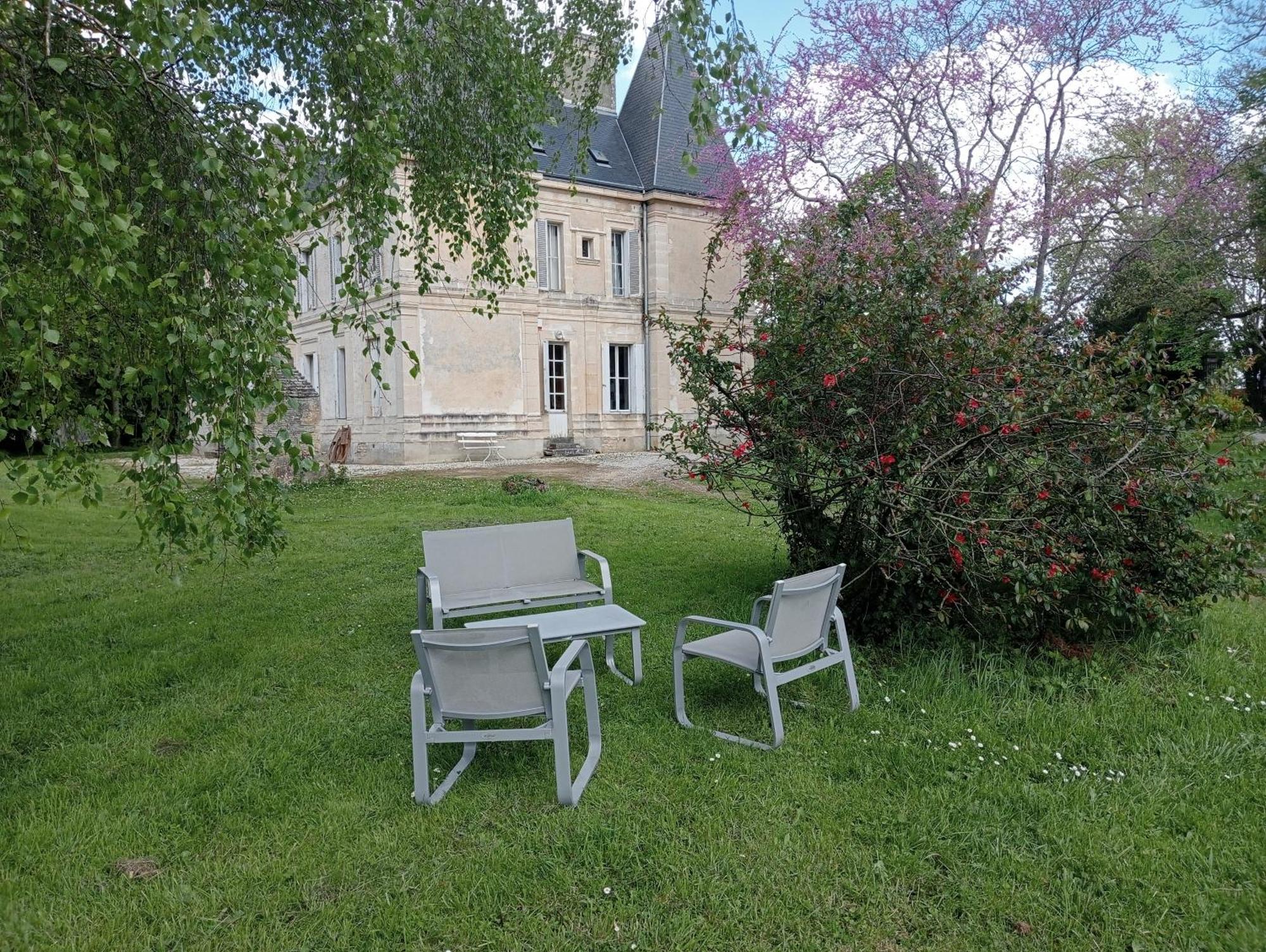 Vue D'Oiseau Apartment Rosel Exterior photo
